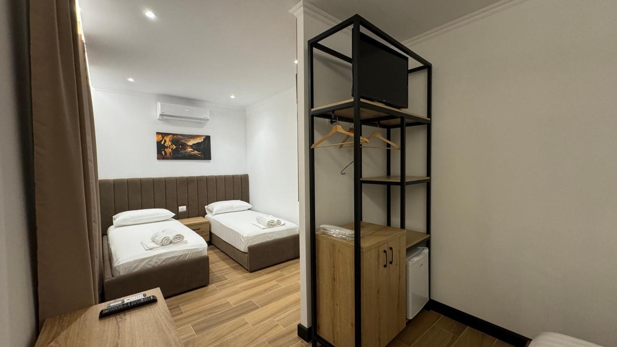 Hotel Bizant Permet Ngoại thất bức ảnh